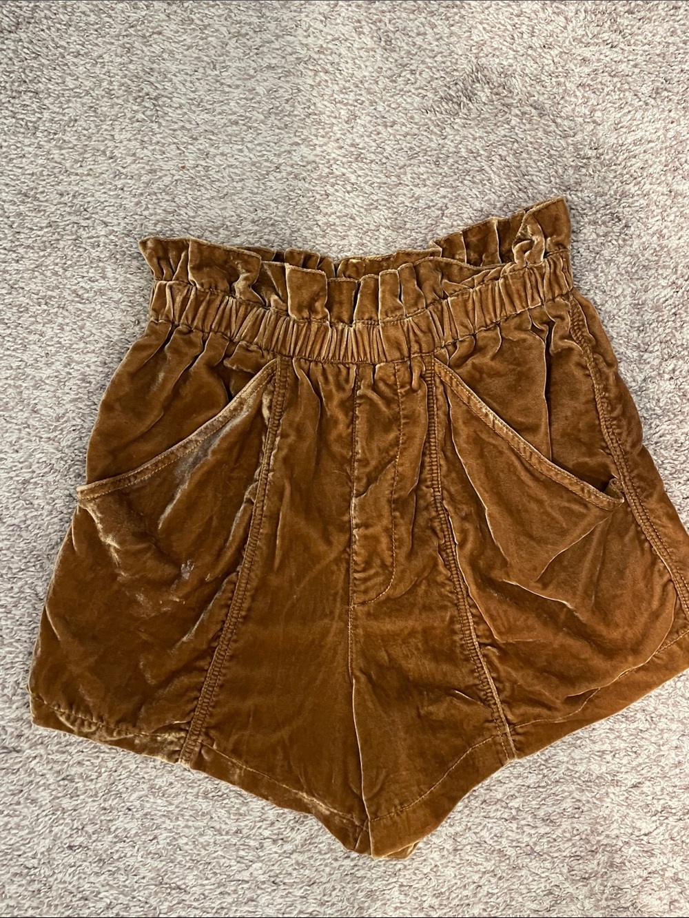 Free People love at first sight velvet shorts medium - Picture 2 of 4